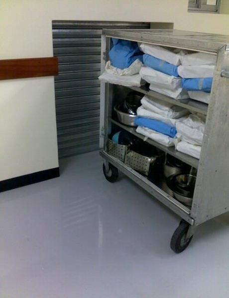 File:Trolley pass-through hatch (Tygerberg hospital).png