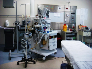 Anaesthetist trolley in theatre.png